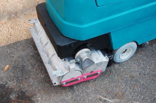 Tennant 5400 24&#034; cyl  only 25 hours- head walk behind scrubber re-manufactured for sale
