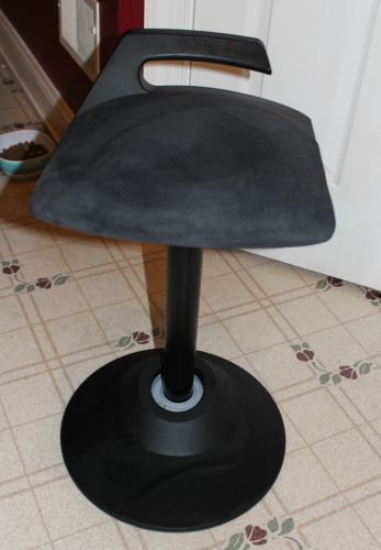 Muvman Sit-Stand Stool