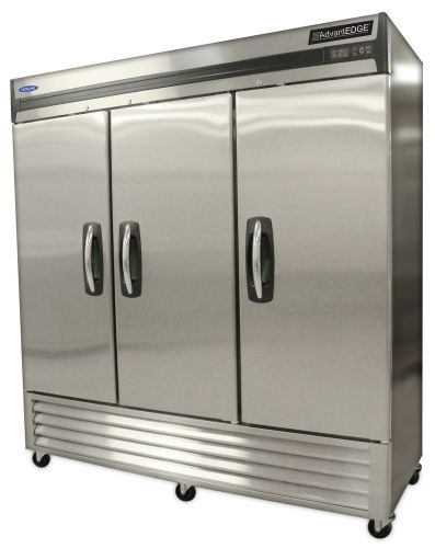 Nor-Lake AdvantEDGE NLR72-S, 3  Door Reach-in Refregirator with Vinyl Hygienic S