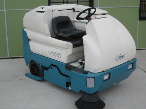 Tennant 7300 Riding Floor Scrubber