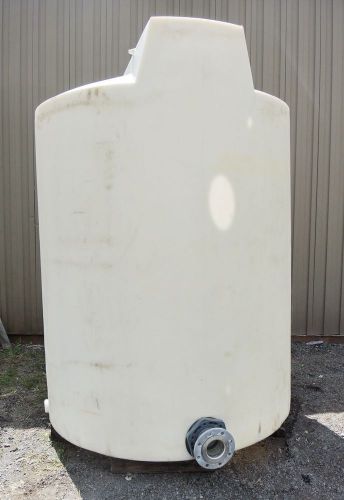 1300 GALLON PLASTIC TANK