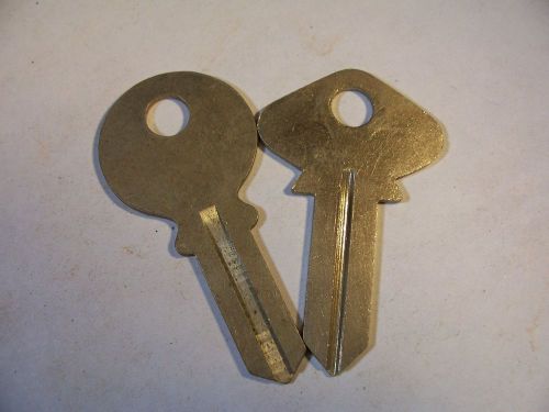 1 SET  OLD VINTAGE    MODEL  T FORD     UNCUT   KEY BLANK          LOCKSMITH