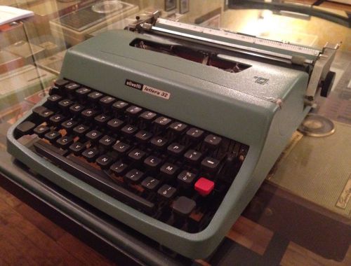 OLIVETTI LETTERA 32 MACCHINA DA SCRIVERE