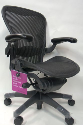 HERMAN MILLER FULLY-ADJUSTABLE SIZE B LUMBAR SUPPORT GRAPHITE AERON CHAIR