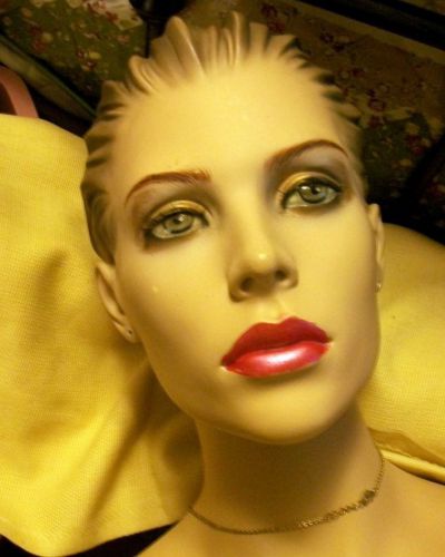 BEAUTIFUL MONDO MANNEQUIN 6&#039; NEEDS NEW HOME PERFECT SHAPE MINOR MARKS