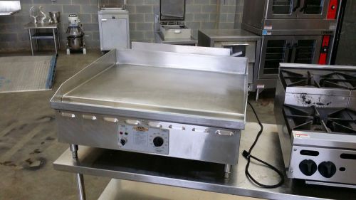 Accu-temp AccuSteam - 36 in. Table Top Nat. Gas Griddle, 70,000 BTU / GGF-A36