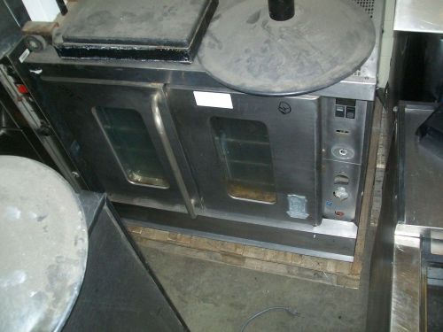 CONVECTION OVEN , MONTIQUE, NAT. GAS, 3 SHELVES, 2 GLASS DOORS,