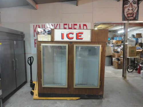 LEER  ICE MERCHANDISER FREEZER DISPLAY CASE