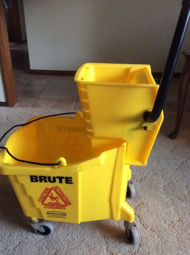 Rubbermaid brute 7570 commercial mop bucket with wringer for sale