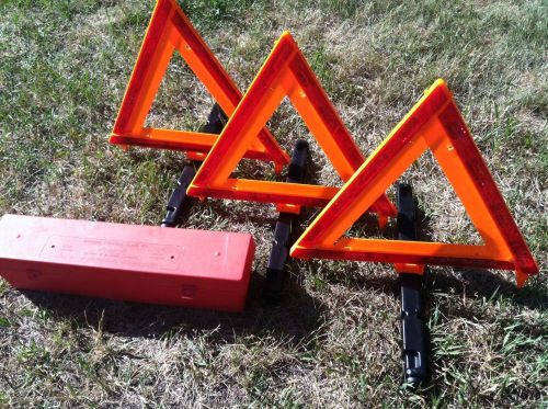 SMC Warning Triangle Flare Kit. 3 in a storage Box. Flare. Roadside Emergency.