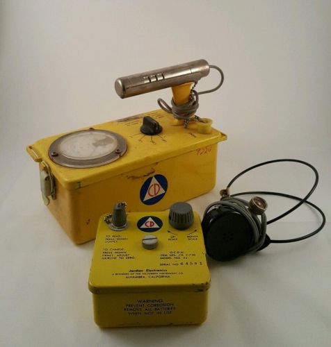 Geiger Counter - CD V-700 and CD V-750 - Antique, Doomsday Preppers - RARE