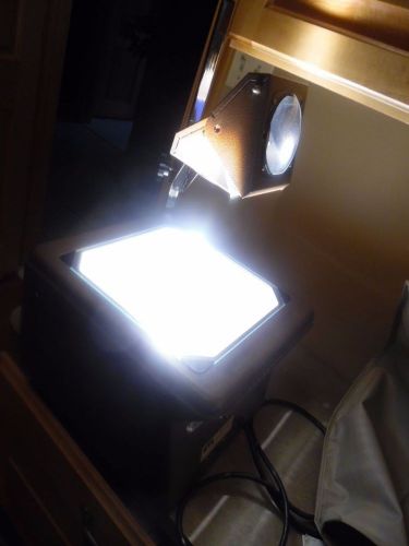 GT Luscombe  Model 3000 overhead projector . Works great.