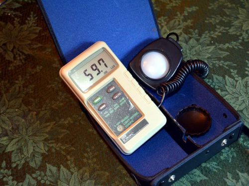 Sper Scientific Illuminance Meter reads Lux or Footcandles