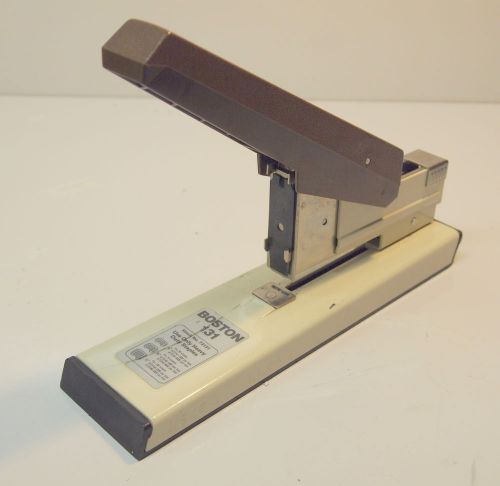 BOSTON HEAVY DUTY DESKTOP OFFICE  STAPLER. MODEL NO. 131 WITH 15,000 STAPLES