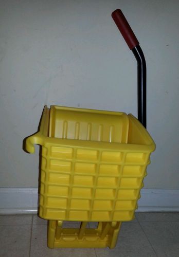 Rubbermaid yel, mop wringer, side press, 12 to 32 oz., ylw for sale