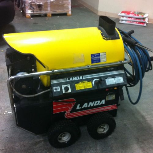 Landa Hot Water Steam Pressure Washer Model PHW2-11021D Electric/Kerosene Power
