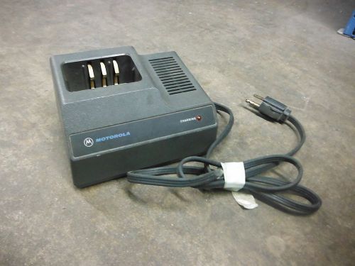 MOTOROLA BATTERY CHARGER NTN7645A ~ Used