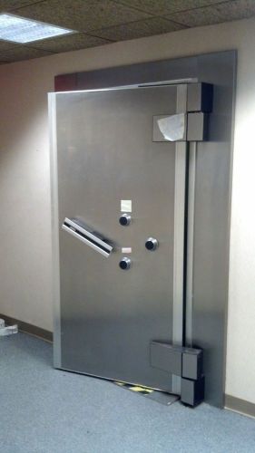 Diebold Titan Series BANK Main Vault Door Class II