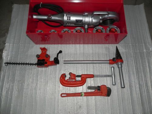 RIDGID 700 PIPE THREADER ,12R dies set 1/2&#034;-2&#034;, Reamer, Cutter, Vise. 300,535