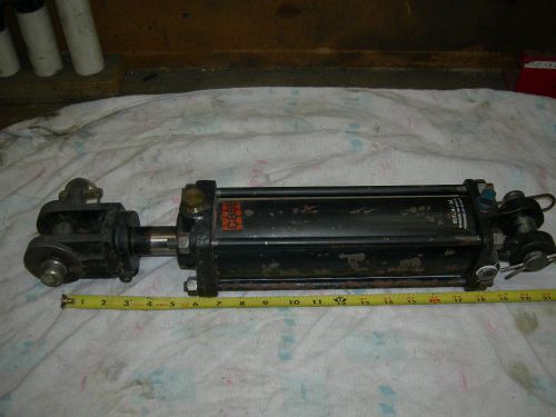 Case 3 x 8 hydraulic cylinder B17204