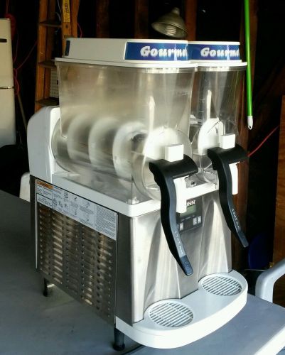 BUNN SLUSH MACHINE 2 containers