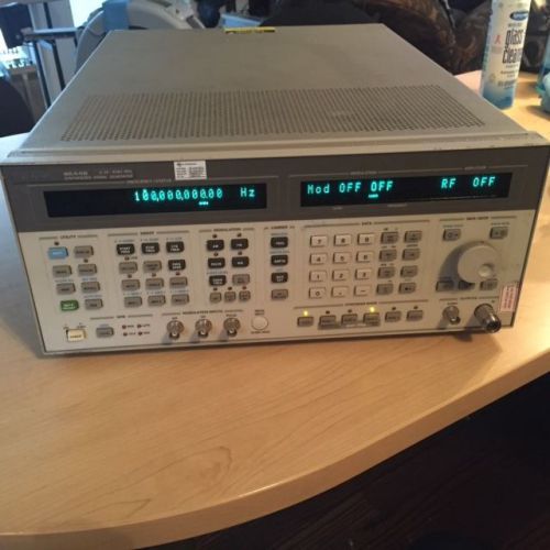 AGILENT  8644B  SYNTHESIZED SIGNAL GENERATOR.