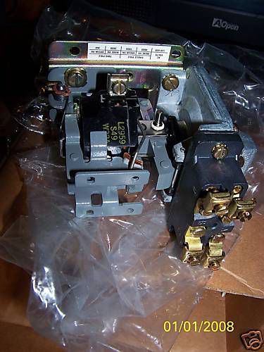 NIB SQUARE D 9050-AO10EV02 AC PNEUMATIC TIMING RELAY