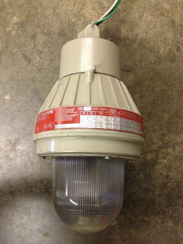 4 Hubbell Killark EMI15 Hostile Lite Incandescent Light Fixture