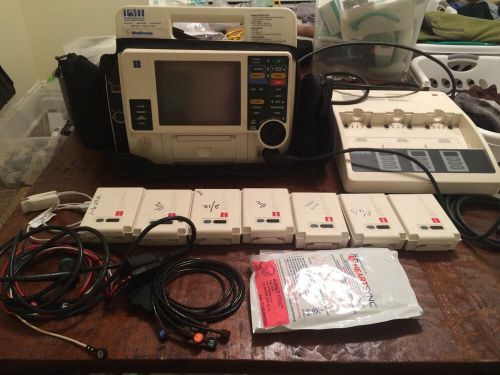 Lifepak 12 PACING 12 Lead SPO2 PLUS 8 Batteries &amp; Charging Unit MEDIC AED DEFIB