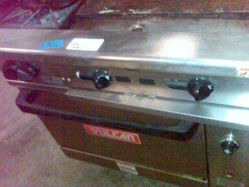 Vulcan 2 Burner Range, Flat Grill, Oven