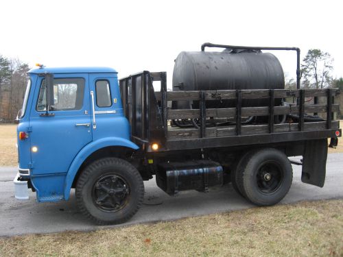 1981 International COE S/A Flatbed With Sealcoating Unit