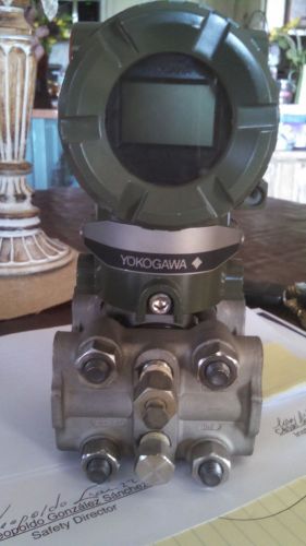 Yokogawa D/P transmitter EJA 110A S1 w/ digital display and manifold