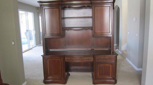 Hooker Executive Computer Desk w Hutch