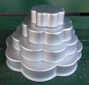 4 TIER WILTON ALUMINUM GRADUATED FLOWER PETAL SCALLOPED CAKE PANS BAKERY CATER