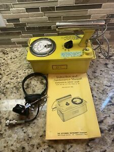 VICTOREEN INSTRUMENT RADIOLOGICAL SURVEY METER CDV-700 MODEL 6B-MANUAL-HEADSET