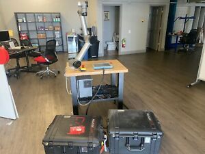 Universal Robots UR5 with Pelican boxes