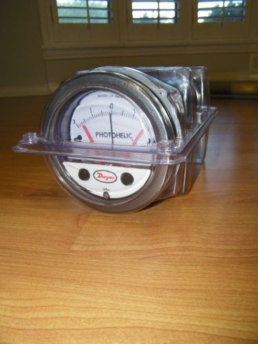 DWYER MAGNEHELIC PRESSURE GAUGE- 3304-VIT