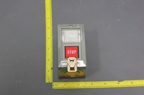 NEW SQUARE D LOCKABLE STOP CONTROL STATION 9001 BG 104 SER.A 600V  (S3-2-113C)