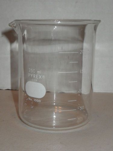 Pyrex 250mL Graduated Beaker w/ Spout - No. 1000    a