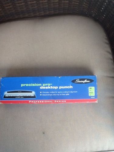 Swingline Precision Pro Desktop Paper Punch - 74037 Ajustable 2 or 3 hole punch