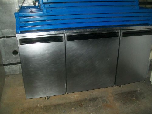 REFRIGERATOR FLAT TOP, 3 DOORS, S/S EXT, CASTERS,SHELVES,115V,900 ITEMS ON E BAY