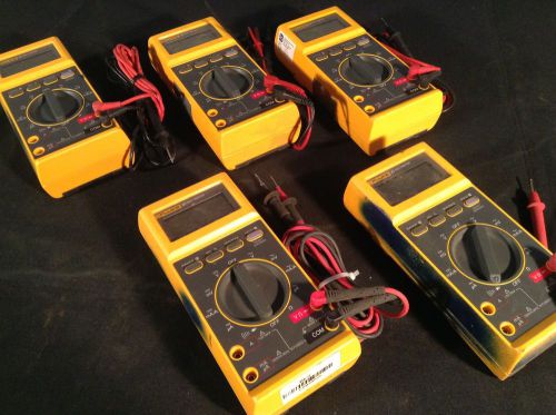 (1) Fluke 27 Rugged Industrial Multimeter