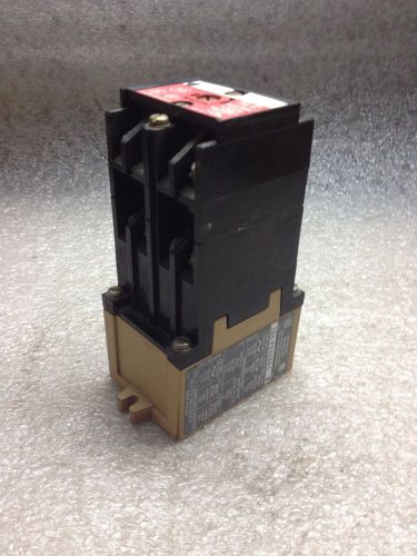 (B3) ALLEN-BRADLEY 700-PK600A1 CONTROL RELAY