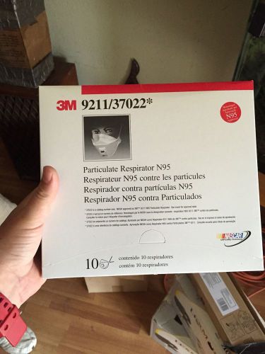 1 BOX OF 10 // 3M Particulate Respirator N95 9211 / 37022 NIOSH LOT 1 PRICE = 10