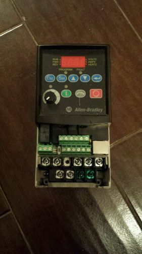 ALLEN BRADLEY POWER FLEX AC DRIVE 0.75K 1.0HP 22A-D2P3N104