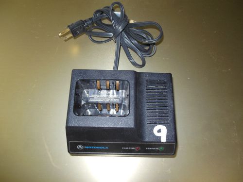 MOTOROLA BATTERY CHARGER  NTN4864B for P100 HT50