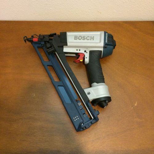 Bosch — 15 Gauge Angled Finish Nailer 1-1/4&#034;-2-1/2&#034; Air Trim Nailer — FNA250-15