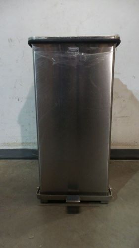 Rubbermaid 6DNV4 24 gal Self-Closing Stainless Steel Step Trash Can