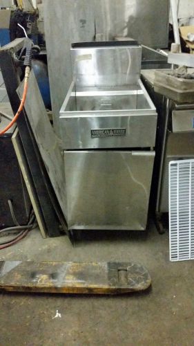 AMERICAN RANGE 75 LB DEEP FRYER   5 BURNERS!!!