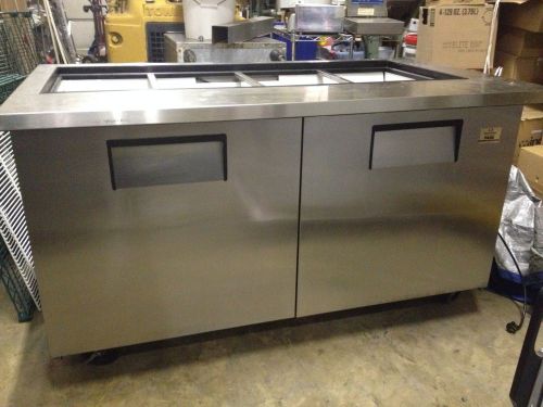 TRUE REFRIGERATED 2 DOOR SANDWICH/SALAD/PIZZA PREPARATION TABLE